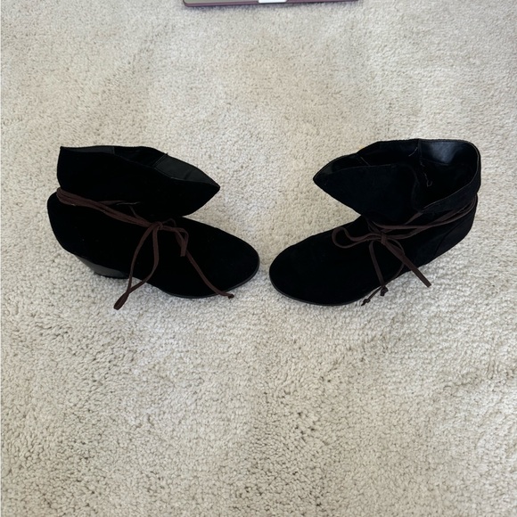Qupid black heeled booties with ties - Size 6 - Picture 3 of 7